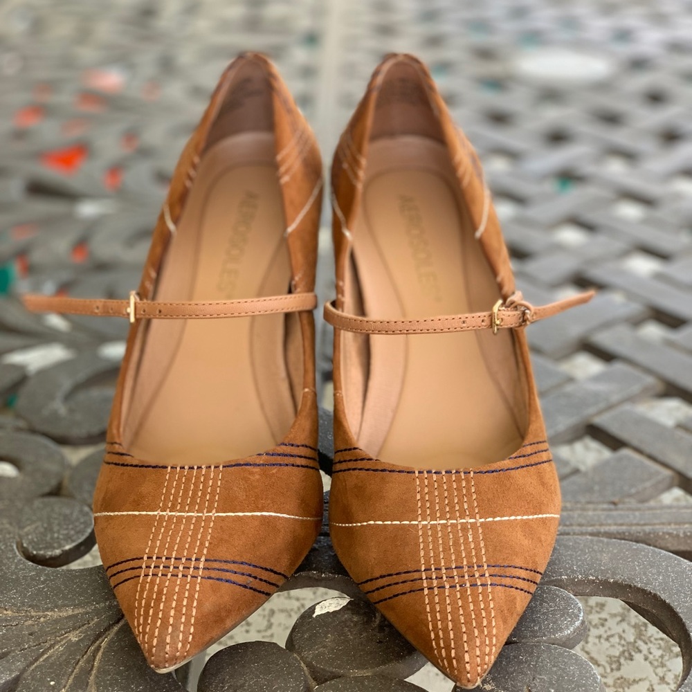 Aerosols Tax Return Pump, tan suede 6.5